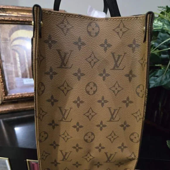 Pristine Authentic LV on the Go Reverse Mono Giant GM Tote - Picture 4 of 10